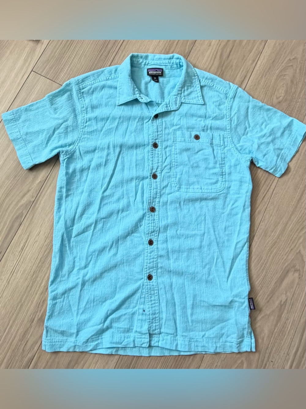 Patagonia Men’s Short-Sleeve Button-Up Shirt Light Blue Organic Crepe Crinkle XS
